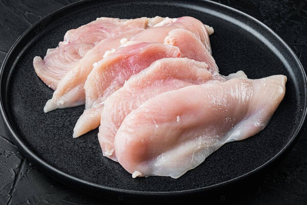 pngtree-raw-chicken-breast-filletson-black-background-uncooked-piece-breast-photo-image_35952302 Filete de Pechuga